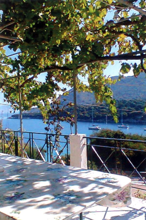 Villa Erieta Athéras Exteriör bild
